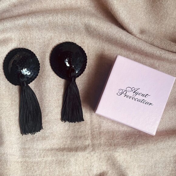 NWT AGENT PROVOCATEUR BLACK SEQUIN NIPPLE COVERS / PASTIES WITH BLACK TASSELS - Picture 2 of 8